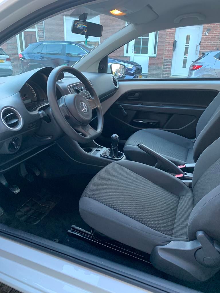 Volkswagen up! 1.0 44KW 2012 Wit, Auto's, Voorwielaandrijving, Stof, Up!, 4 stoelen