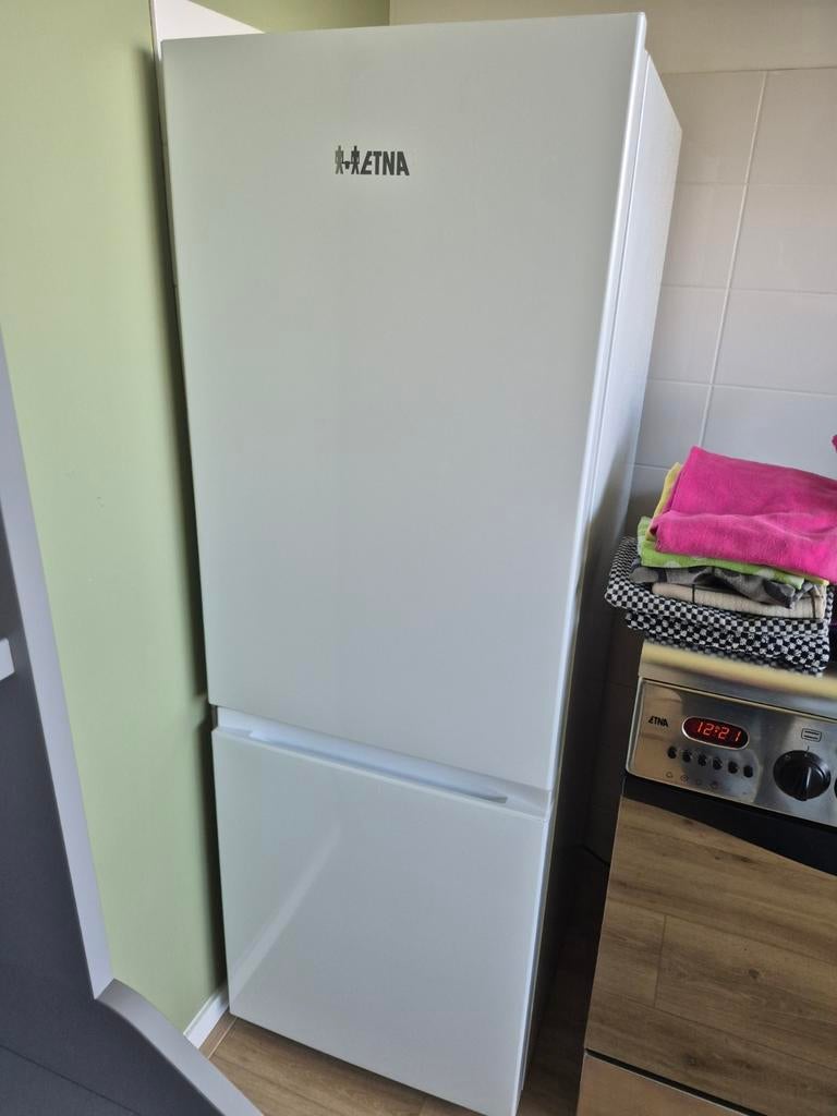 Etna koelvries combinatie 122 en 52 liter,, 144x56x49 cm, Ophalen, Gebruikt, 100 tot 150 liter, Met aparte vriezer