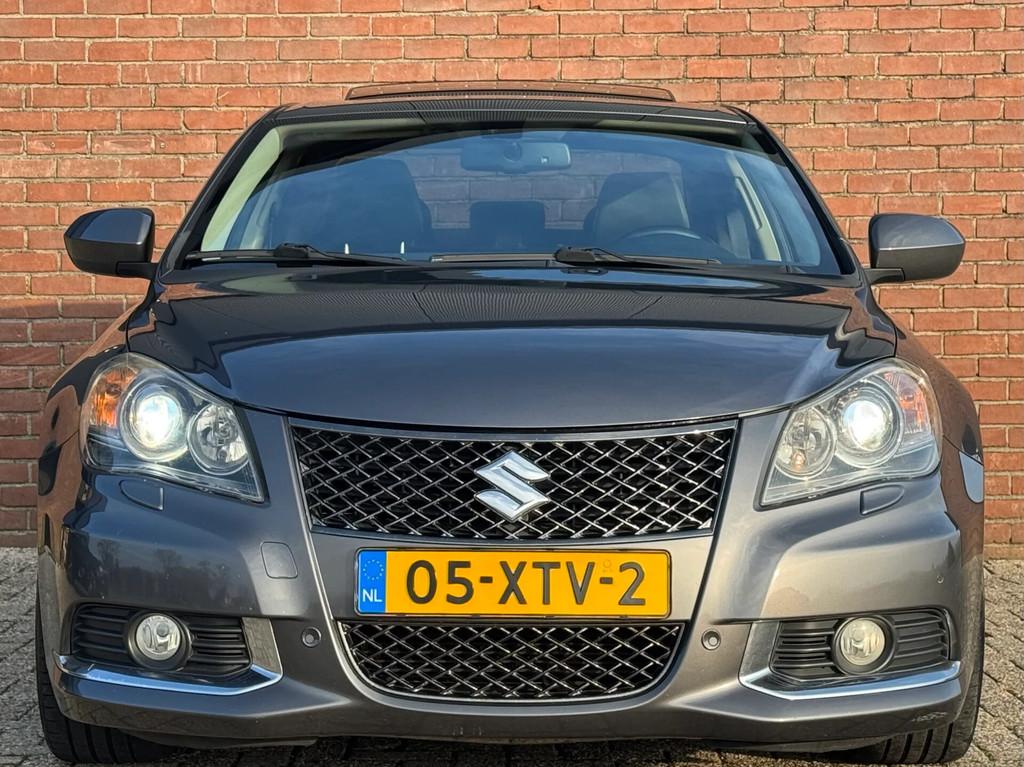 Suzuki Kizashi 2.4 SPORT | NL-AUTO! | PANODAK! | LEDER!, Auto's, Automaat, Euro 5, Gebruikt, Zwart