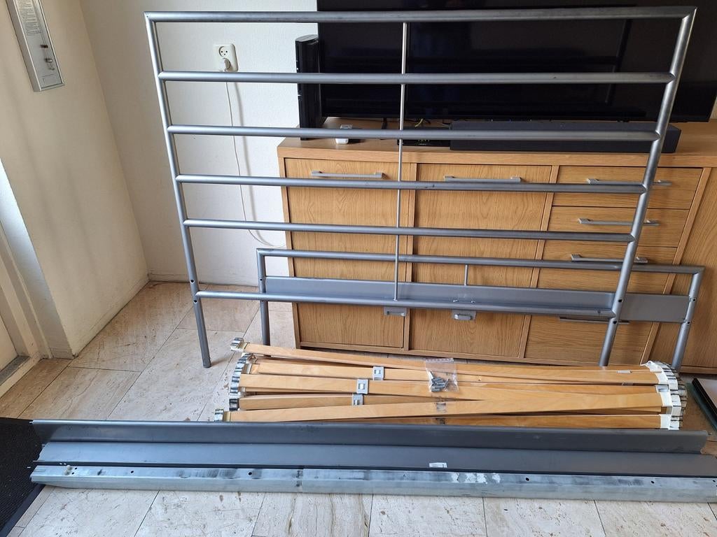 Metalen bedframe met lattenbodem - 140x200 cm, Ophalen, Gebruikt, Tweepersoons, 140 cm