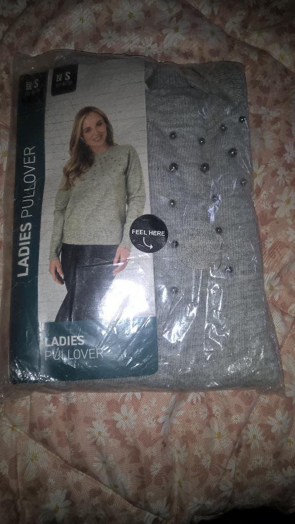 NIEUW DAMES MEISJES TRUI S GRIJS MET METALEN BOLLETJES, Ophalen, Nieuw, Maat 36 (S), Grijs