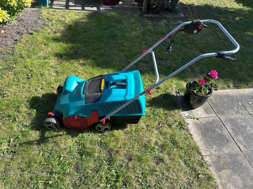 Verticuteermachine Bosch AVR 1100, Tuin en Terras, Verticuteermachines, Ophalen, Gebruikt, Elektrisch