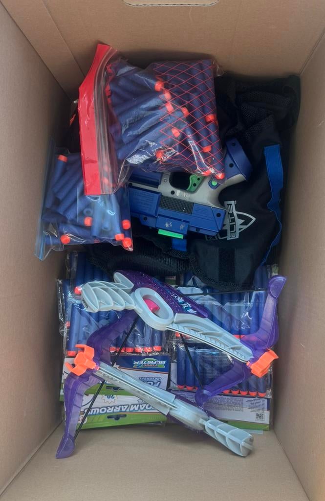 Nerf pakket: Vesten, kruisbogen, kogels en blaster, Ophalen, Zo goed als nieuw