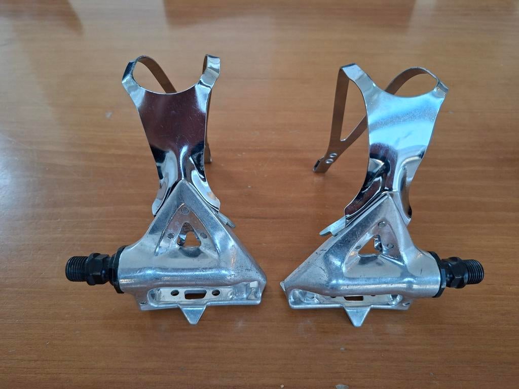 Vintage racefiets pedalen met toeclips en schoenplaatjes, Fietsen en Brommers, Fietsonderdelen, Crankstel of Pedalen, Gebruikt