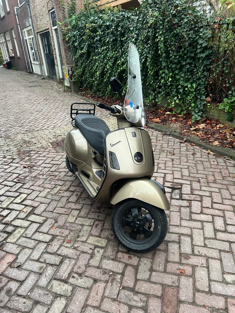 Vespa 250 GTS - Goed onderhouden met extra's