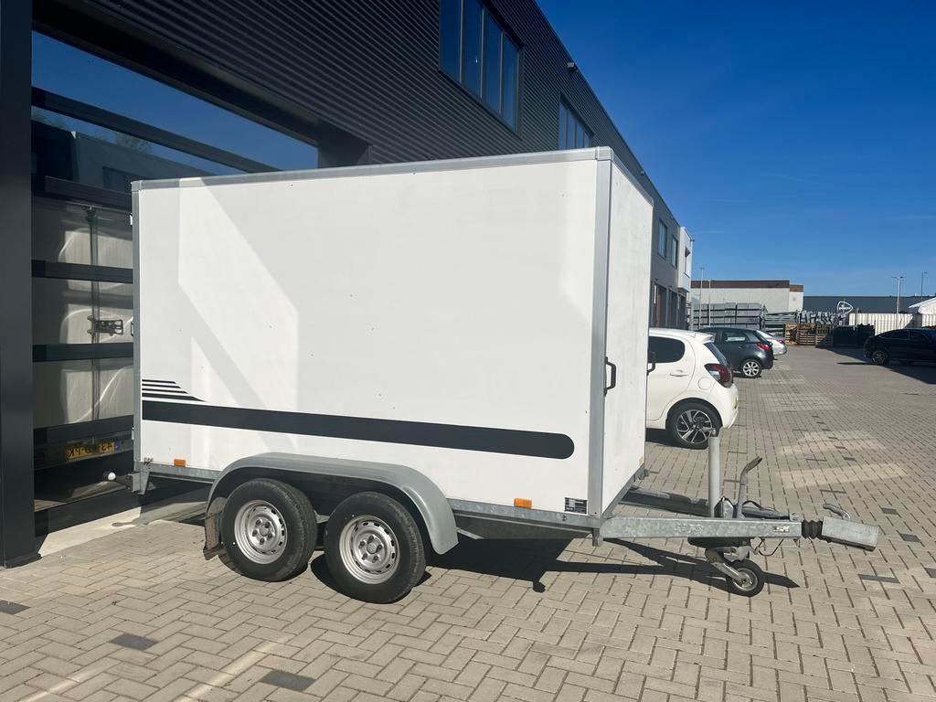 Gesloten aanhangwagen saris, Ophalen of Verzenden, Gebruikt