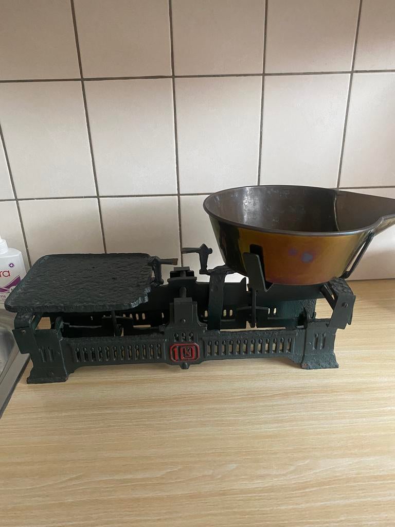 Oude weegschaal, Ophalen