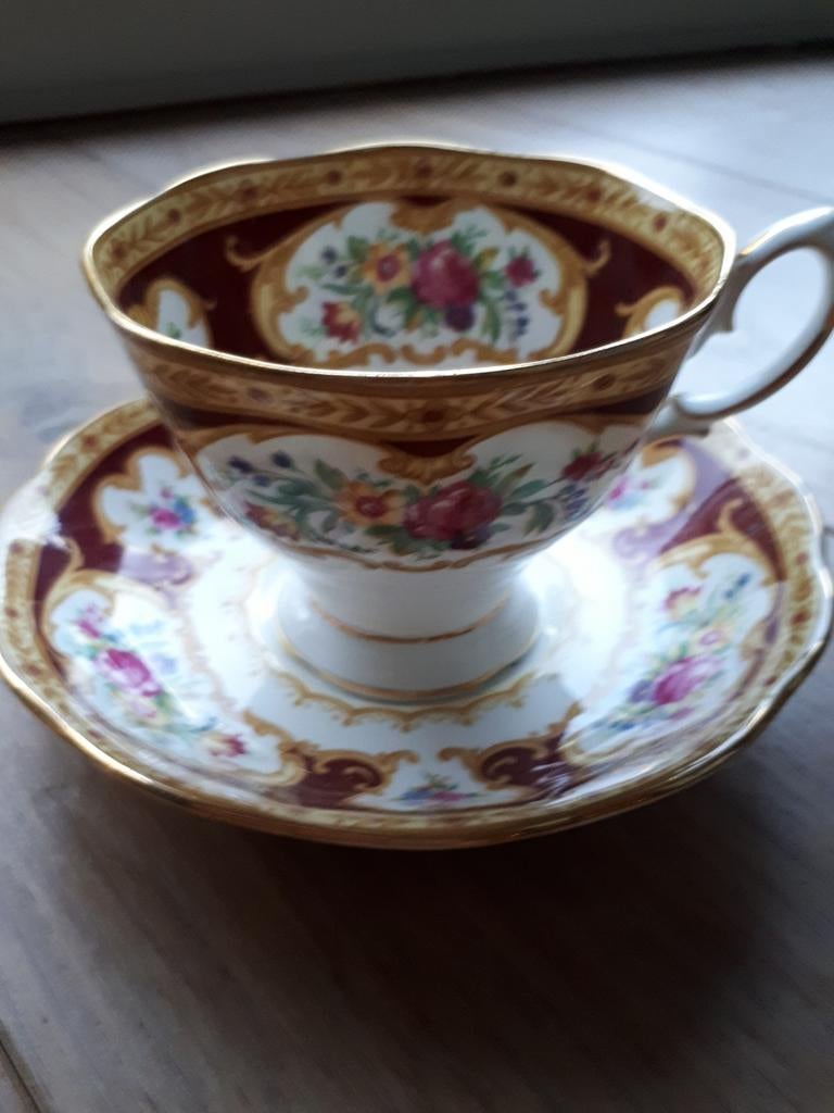 Royal Albert Royal Albert, Ophalen, Zo goed als nieuw, Porselein, Kop en/of schotel