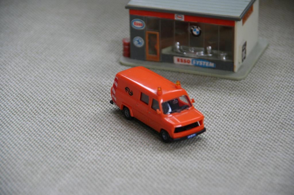 PRALINE 1:87, Ford Transit 1e generatie facelift NS werk (4), Ophalen of Verzenden, Gebruikt, Auto, Overige merken