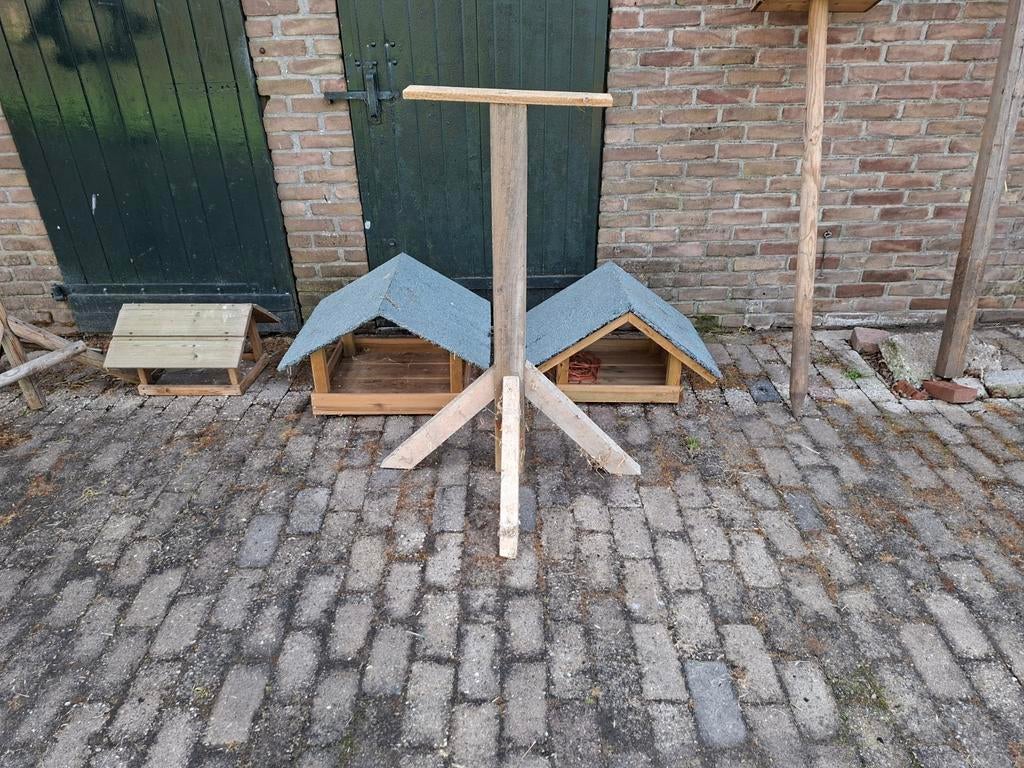 Vogel voeder huisjes, Ophalen