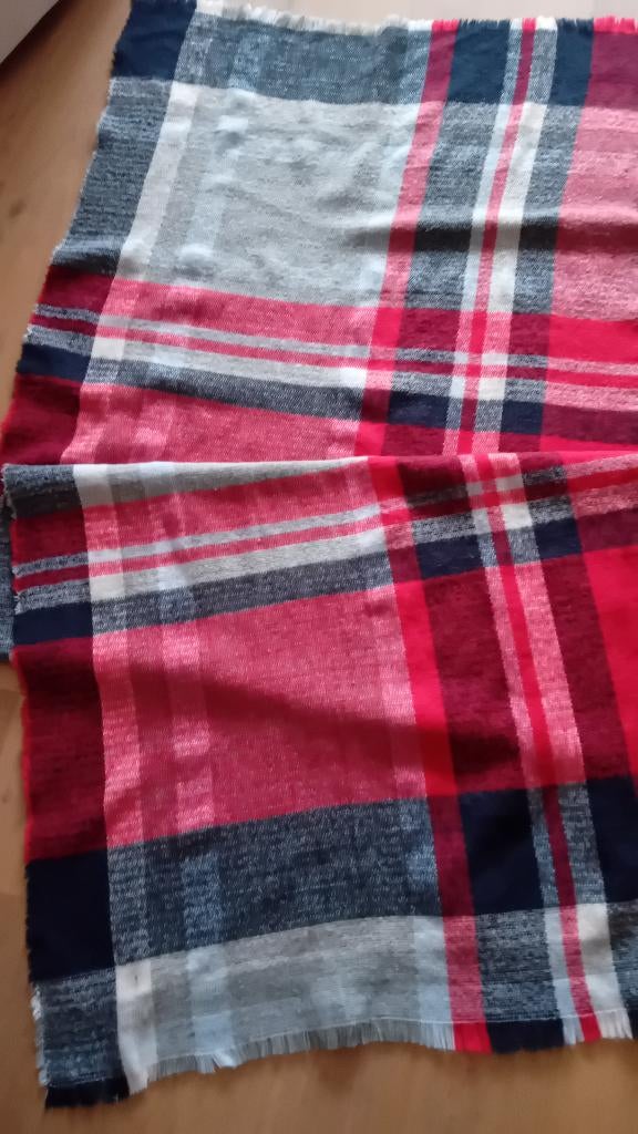 Sjaal grote rode geblokte Sjaal 180 x 70 cm, Ophalen of Verzenden, Nieuw, Maat 46/48 (XL) of groter, Sjaal