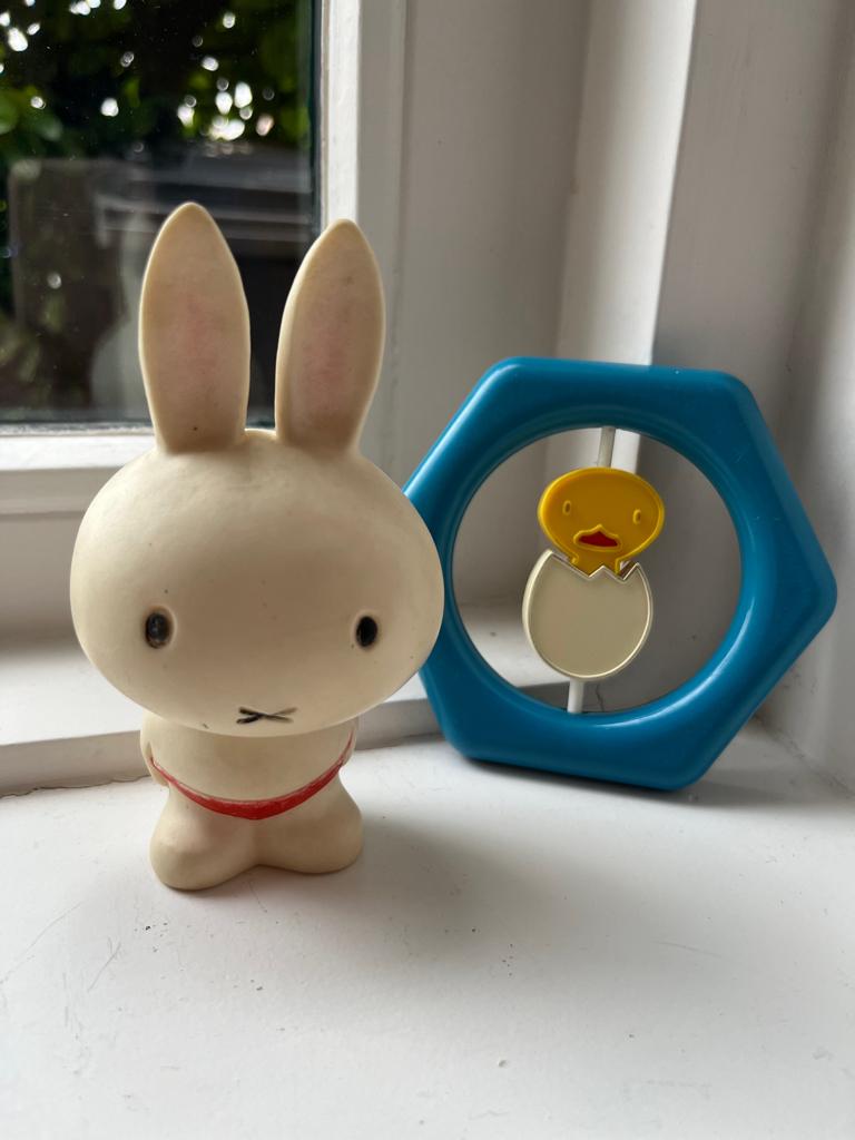 Nijntje uit 1975 dus 50 jaar oud, Paygraft rammelaar 1962, Ophalen of Verzenden