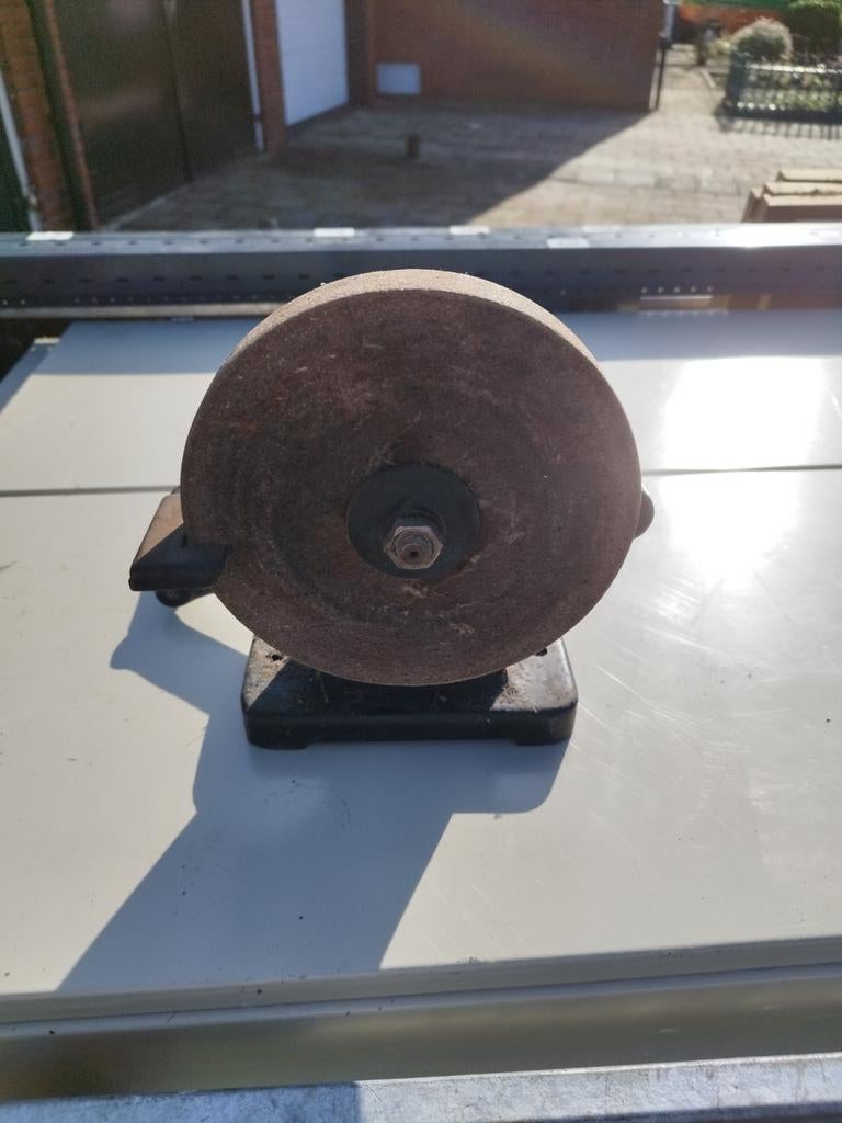Oude handbediende slijpsteen / slijpmachine, Doe-het-zelf en Verbouw, Gereedschap | Slijpmachines, Ophalen of Verzenden, Gebruikt