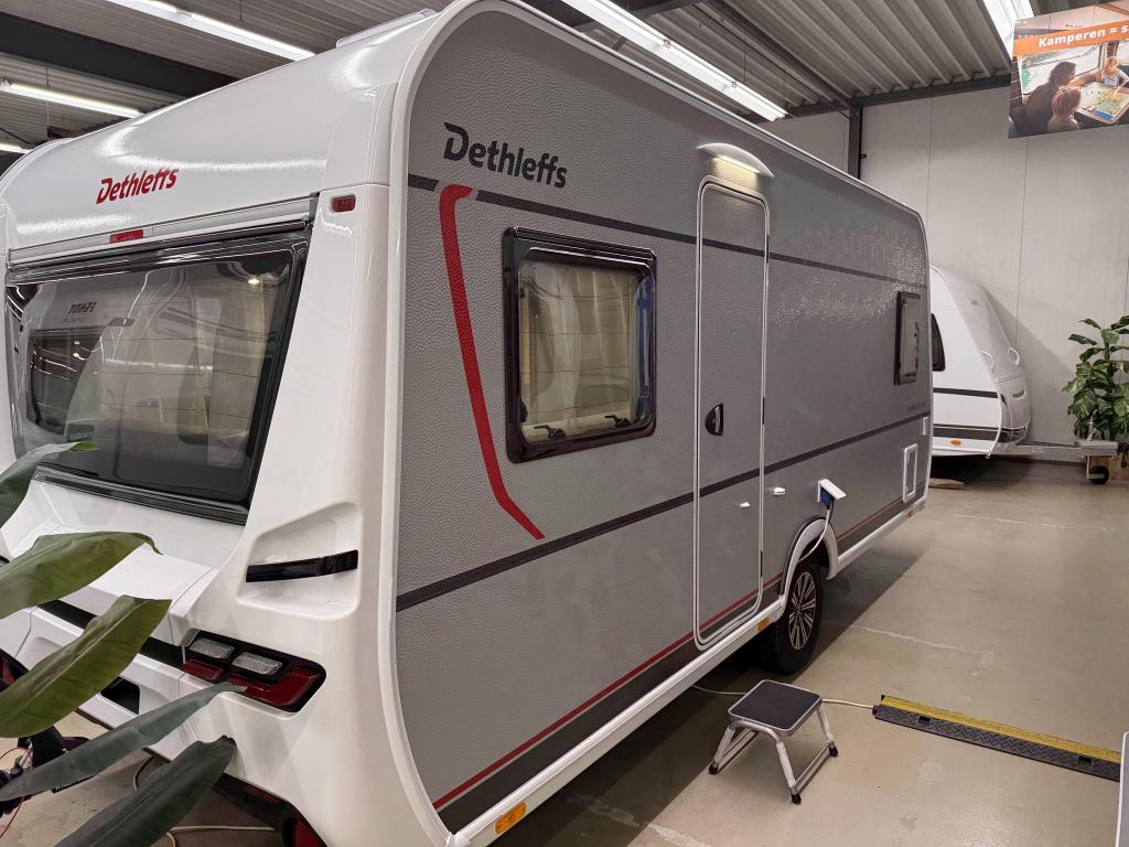 Dethleffs Summer Edition 470 FR - Actiepakket nu: 4999,-, Caravans en Kamperen, Rondzit, 7 tot 8 meter, Bedrijf, Overige typen