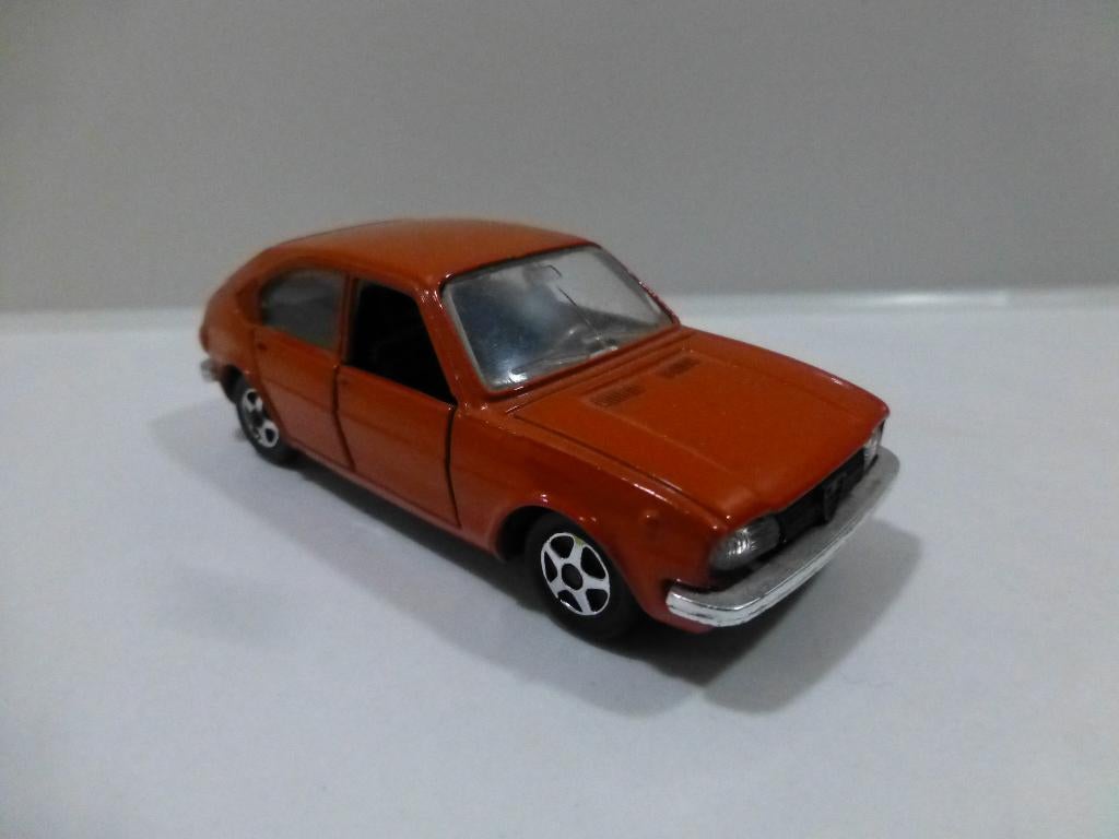 Mebetoys Alfa Romeo Alfasud 4 deurs oranje, Hobby en Vrije tijd, Modelauto's | 1:43, Zo goed als nieuw, Auto, Overige merken, Ophalen of Verzenden