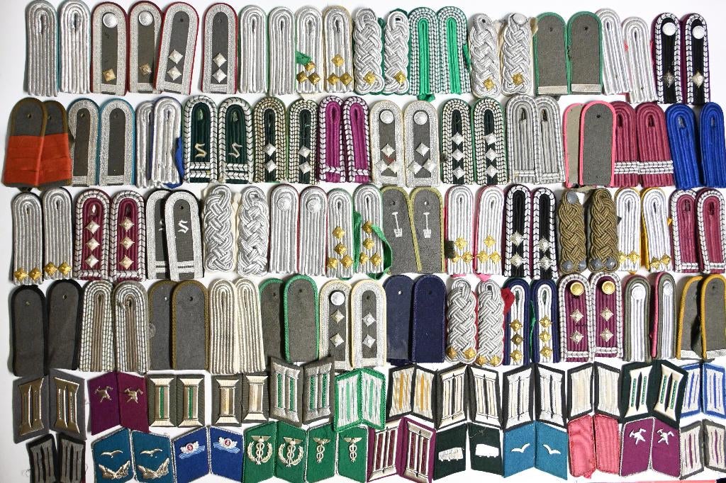 140 DDR NVA lot epauletten kraagspiegels heer luft zoll etc, Ophalen of Verzenden, Landmacht, Duitsland, Embleem of Badge