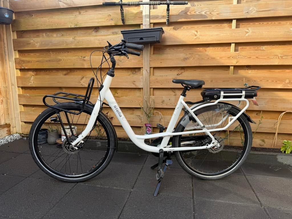Stella fiora elektrische fiets, Fietsen en Brommers, Fietsen | Dames | Damesfietsen, Ophalen, Zo goed als nieuw, Overige merken