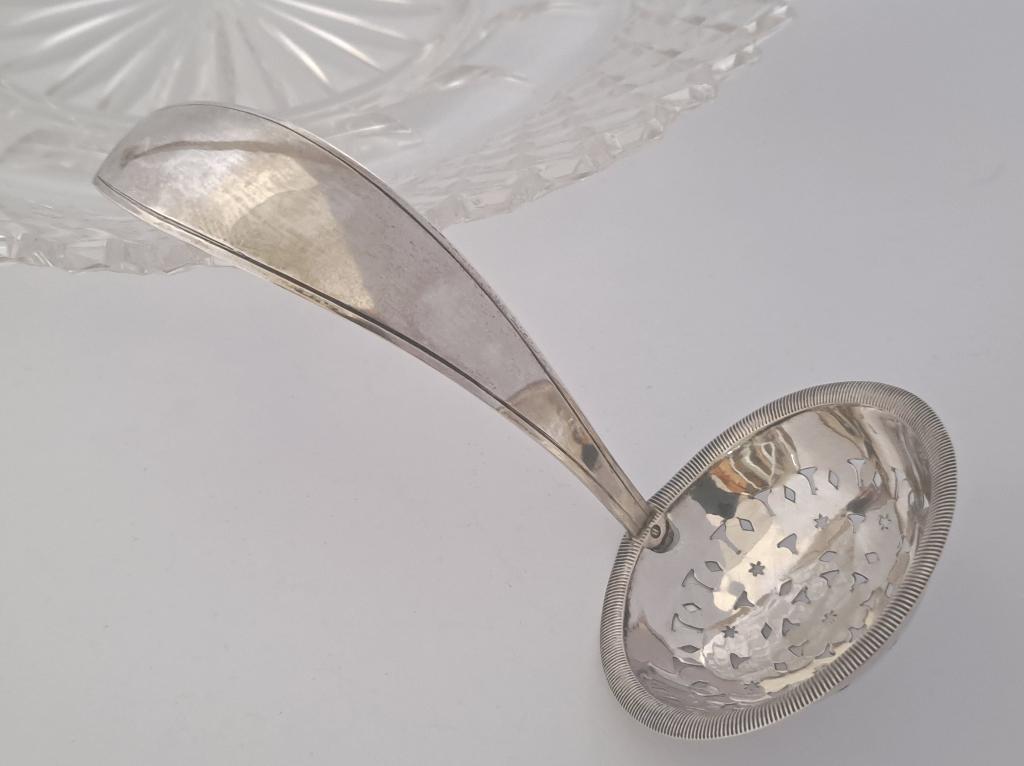 Antiek zilveren strooilepel - datering 1836, Antiek en Kunst, Ophalen of Verzenden, Zilver