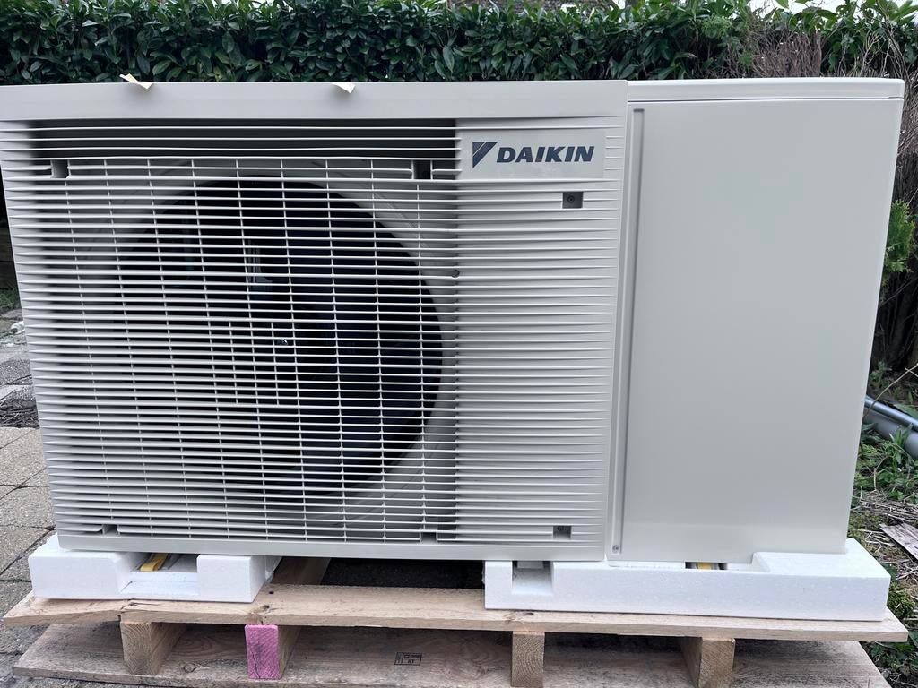 Daikin Monoblock Warmtepomp 4 kW Nieuw Subsidie €2350!!, Doe-het-zelf en Verbouw, Verwarming en Radiatoren, Overige typen, Nieuw