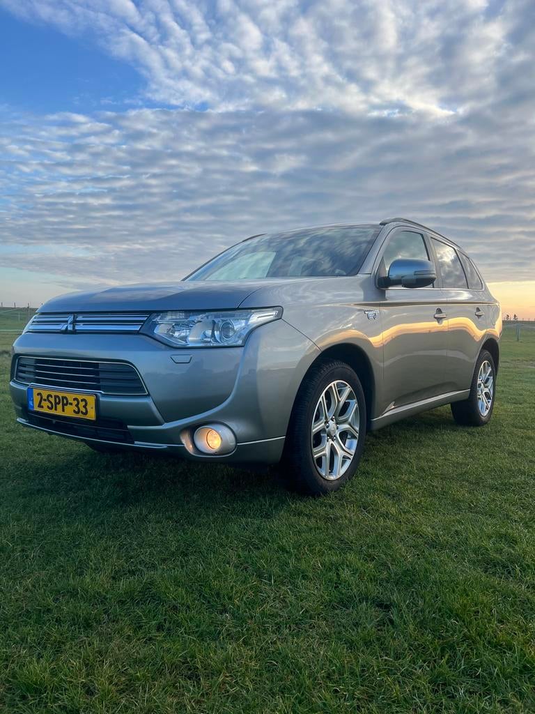 Mitsubishi Outlander Phev Instyle+ APK 04-2027 + steekproef, Auto's, Automaat, Outlander, Zwart, 4 cilinders