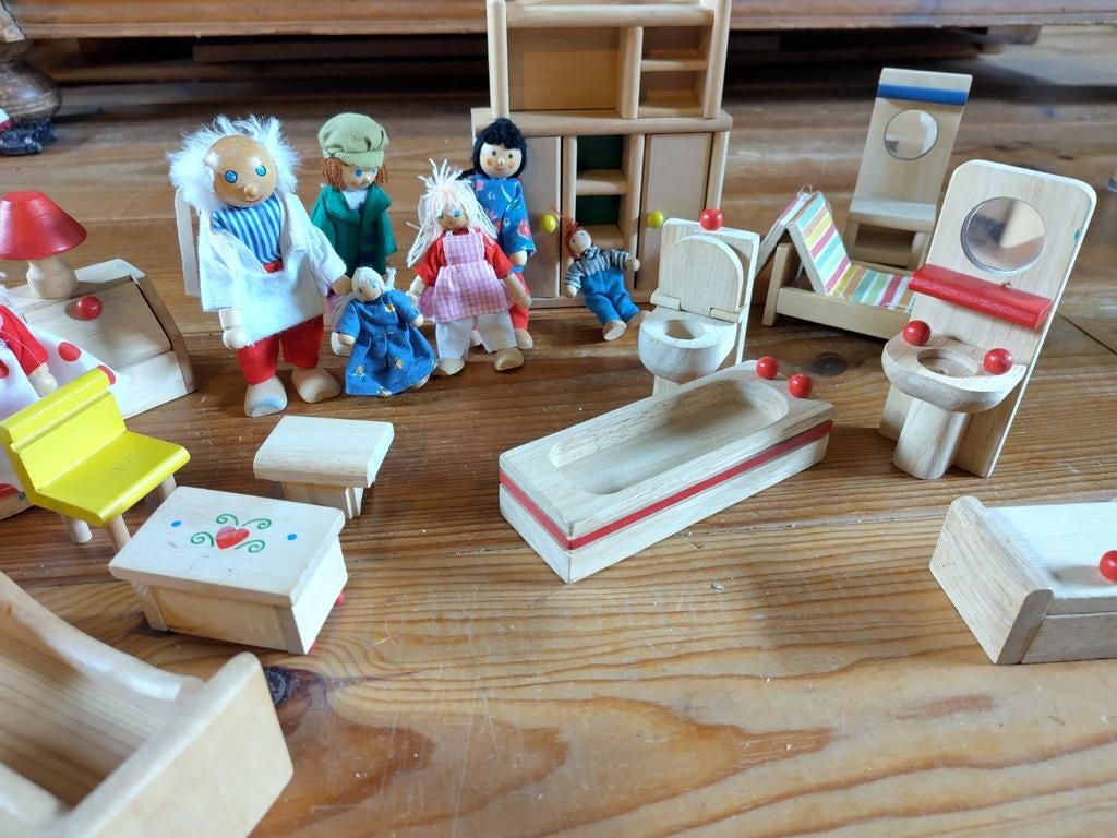 Houten handgemaakte poppen en meubeltjes, Ophalen