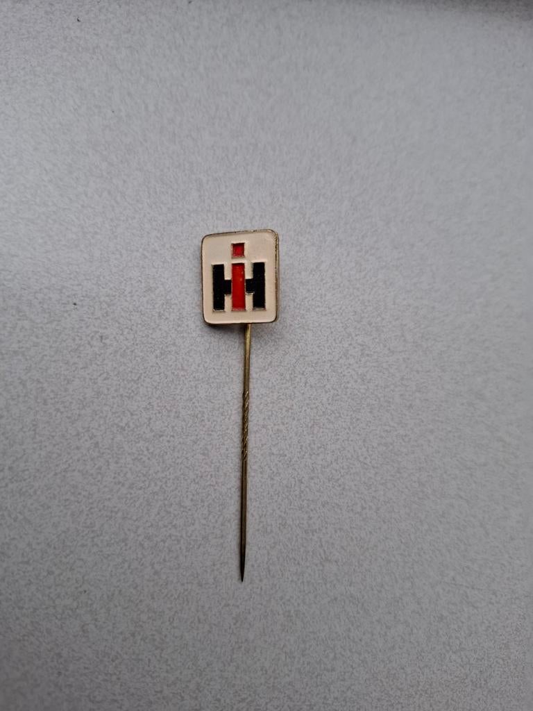 Vintage speldje pin prikker International Harvester, Ophalen of Verzenden