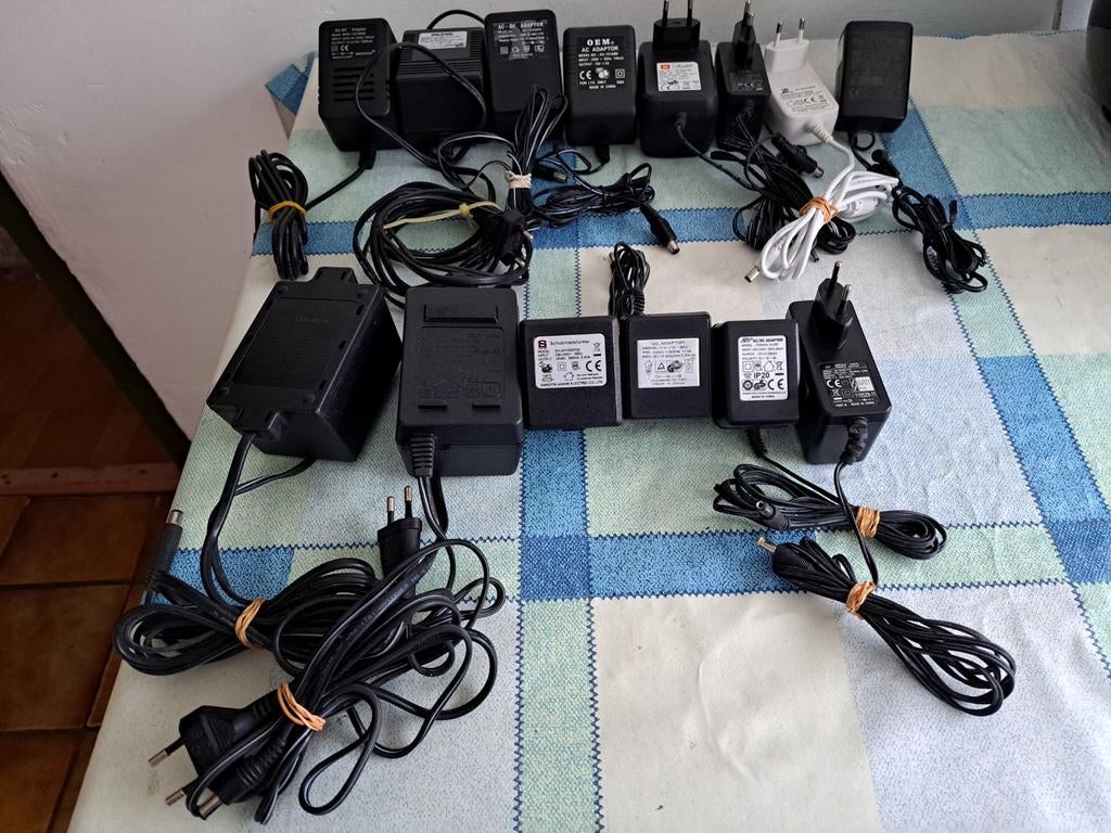 11,13,15,18,22,24 en 30 V Merk Adapters, Ophalen of Verzenden, Zo goed als nieuw