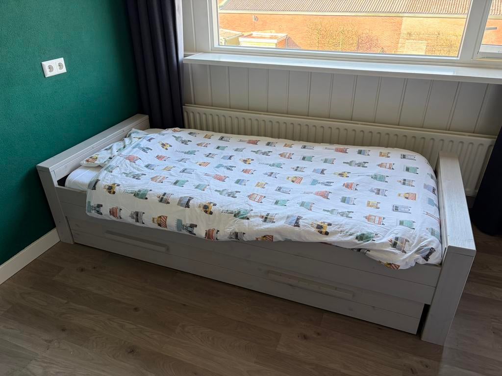 Woood bed met lade, Ophalen, 85 tot 100 cm, Zo goed als nieuw, Matras