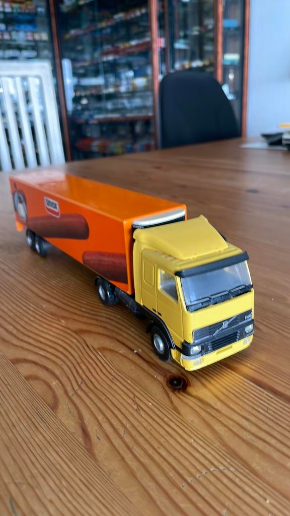 Volvo FH 12 460 truck met oplegger “Unox”, Hobby en Vrije tijd, Modelauto's | 1:50, Ophalen of Verzenden, Gebruikt, Bus of Vrachtwagen