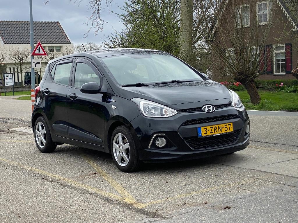 Hyundai i10 1.0 Blue Drive 5 Deurs BJ 2015 Zwart NW APK, Auto's, 31 €/maand, 4 stoelen, Overige kleuren, Handgeschakeld