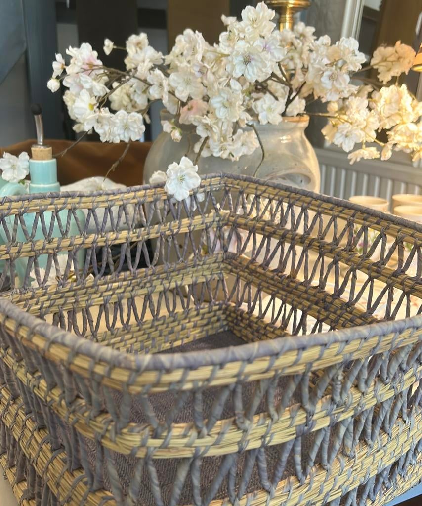 Rice DK mand open gewerkte blauw zand kleurige handmade mand, Mand, Vierkant, Ophalen of Verzenden, Zo goed als nieuw