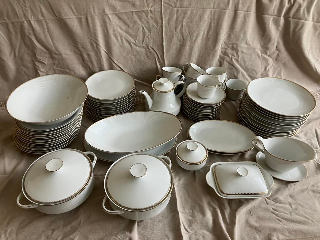 Zeer compleet service, borden schalen., Ophalen