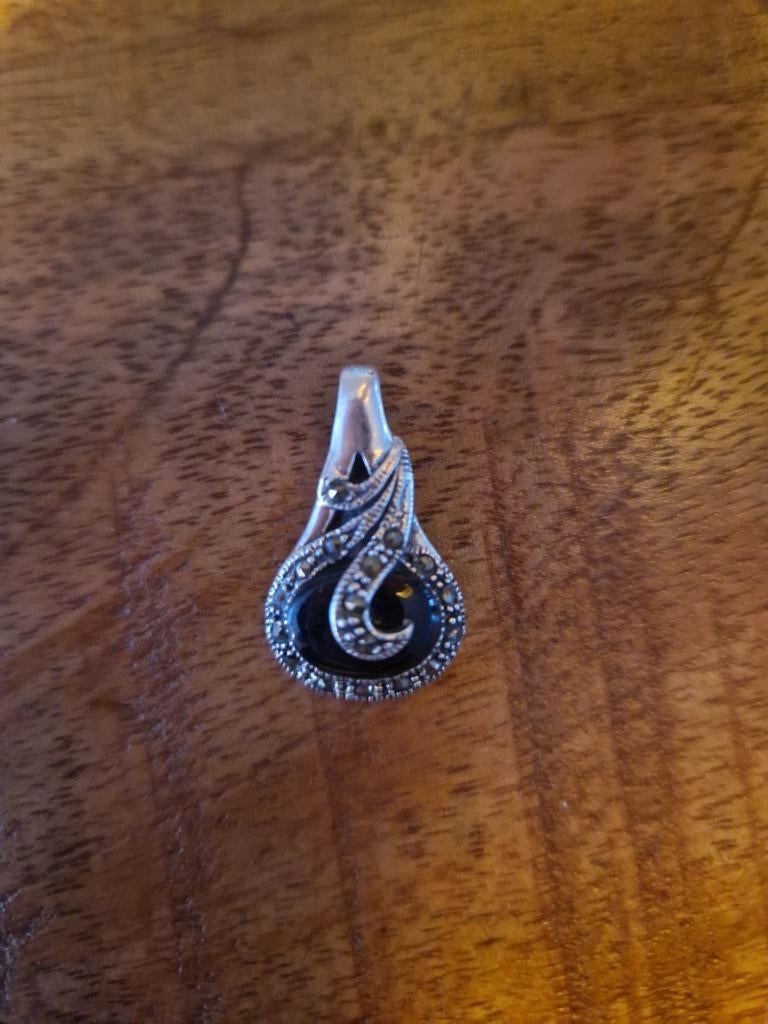 Antieke, zilveren, hanger met onyx en markasietjes, Sieraden, Tassen en Uiterlijk, Antieke sieraden, Ophalen of Verzenden, Zilver