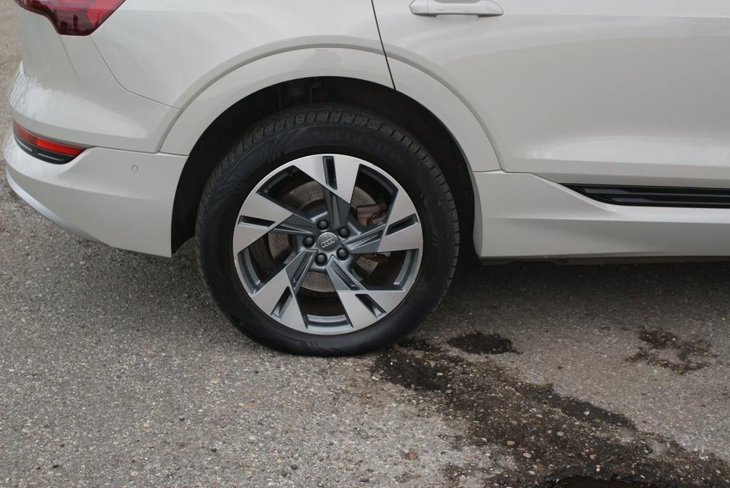 Audi E-tron E-tron 55 quattro | 1e Eig | Nieuw Prijs 114K |, Auto's, Automaat, 131 €/maand, Zwart, 95 kWh