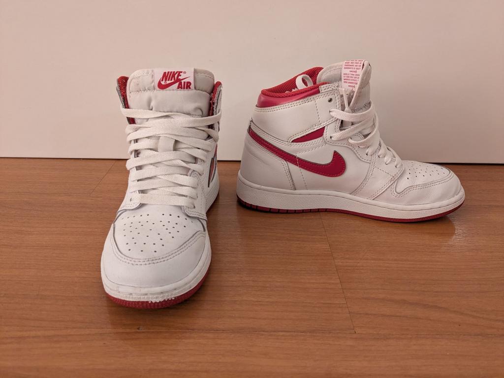 Rode Nike Air Jordans Dames Maat 36, Kleding | Dames, Schoenen, Ophalen of Verzenden, Gedragen, Rood, Sneakers of Gympen