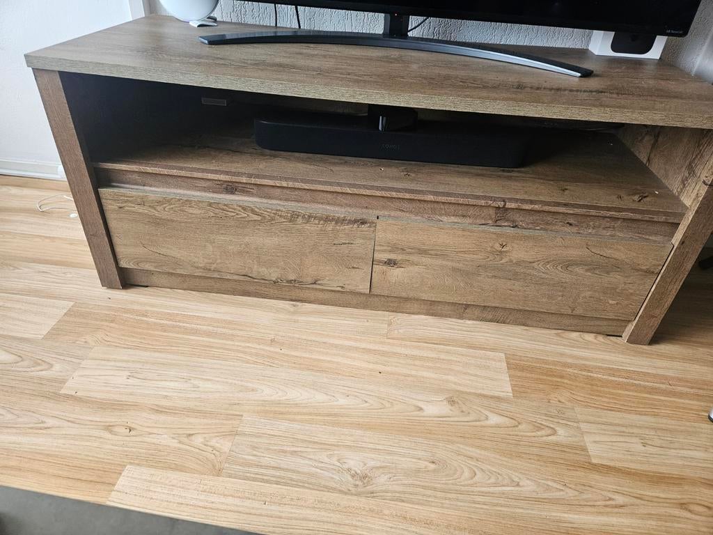 Gratis af te halen in Arnhem; houten TV meubel, Ophalen, Gebruikt, 100 tot 150 cm, Minder dan 100 cm