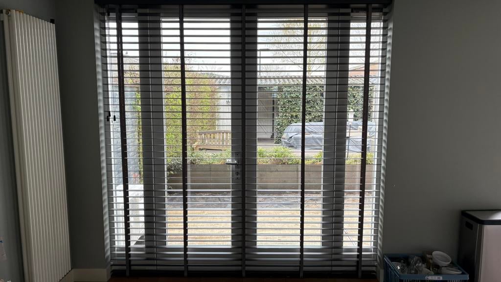 Veneta houten jaloezieen - H241 x B245, Huis en Inrichting, Stoffering | Gordijnen en Lamellen, Zo goed als nieuw, Grijs, Ophalen