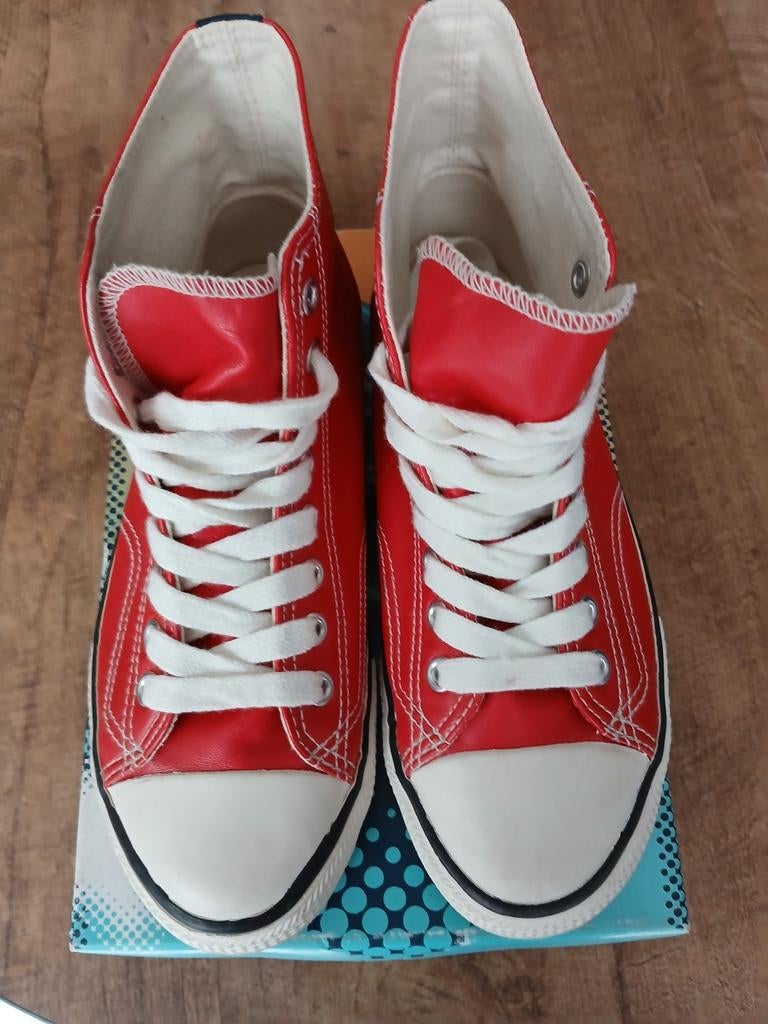 Nieuwe Idols rode sneakers maat 37 - Nieuw in doos, Ophalen of Verzenden, Sneakers of Gympen, Rood, Nieuw