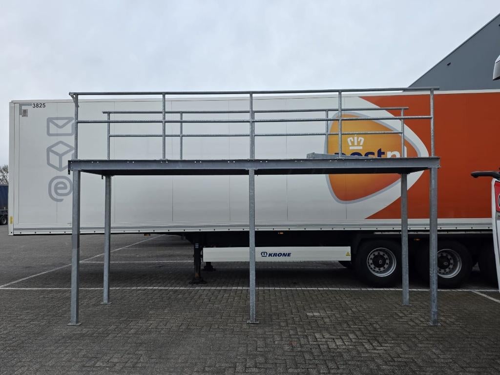 Bordes en trap, Doe-het-zelf en Verbouw, Ladders en Trappen, Ophalen, Zo goed als nieuw, Trap, 2 tot 4 meter