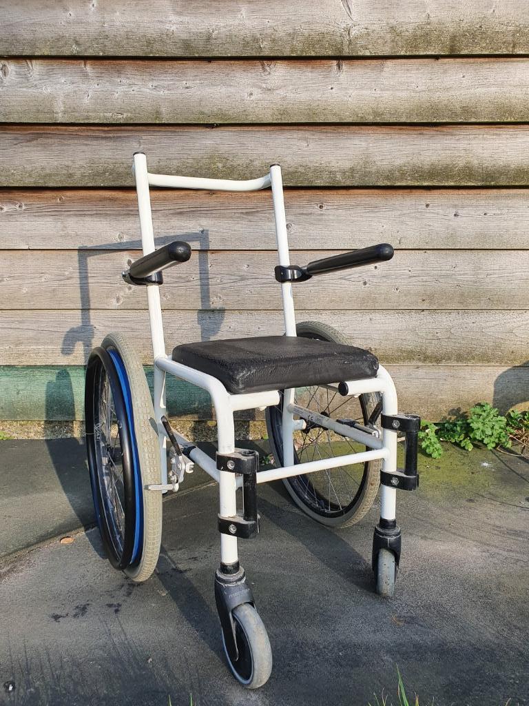 Rolstoel kind rolstoel kind kinderdouche/toiletstoel, Diversen, Rolstoelen, Ophalen of Verzenden, Duwrolstoel