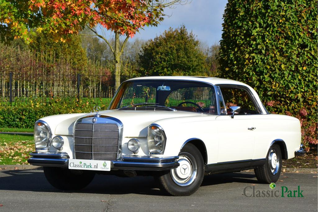 Mercedes-Benz 200-serie 250 SE Coupé (bj 1966, automaat), Auto's, Oldtimers, Bedrijf, Te koop, Lederen bekleding, Mercedes-Benz