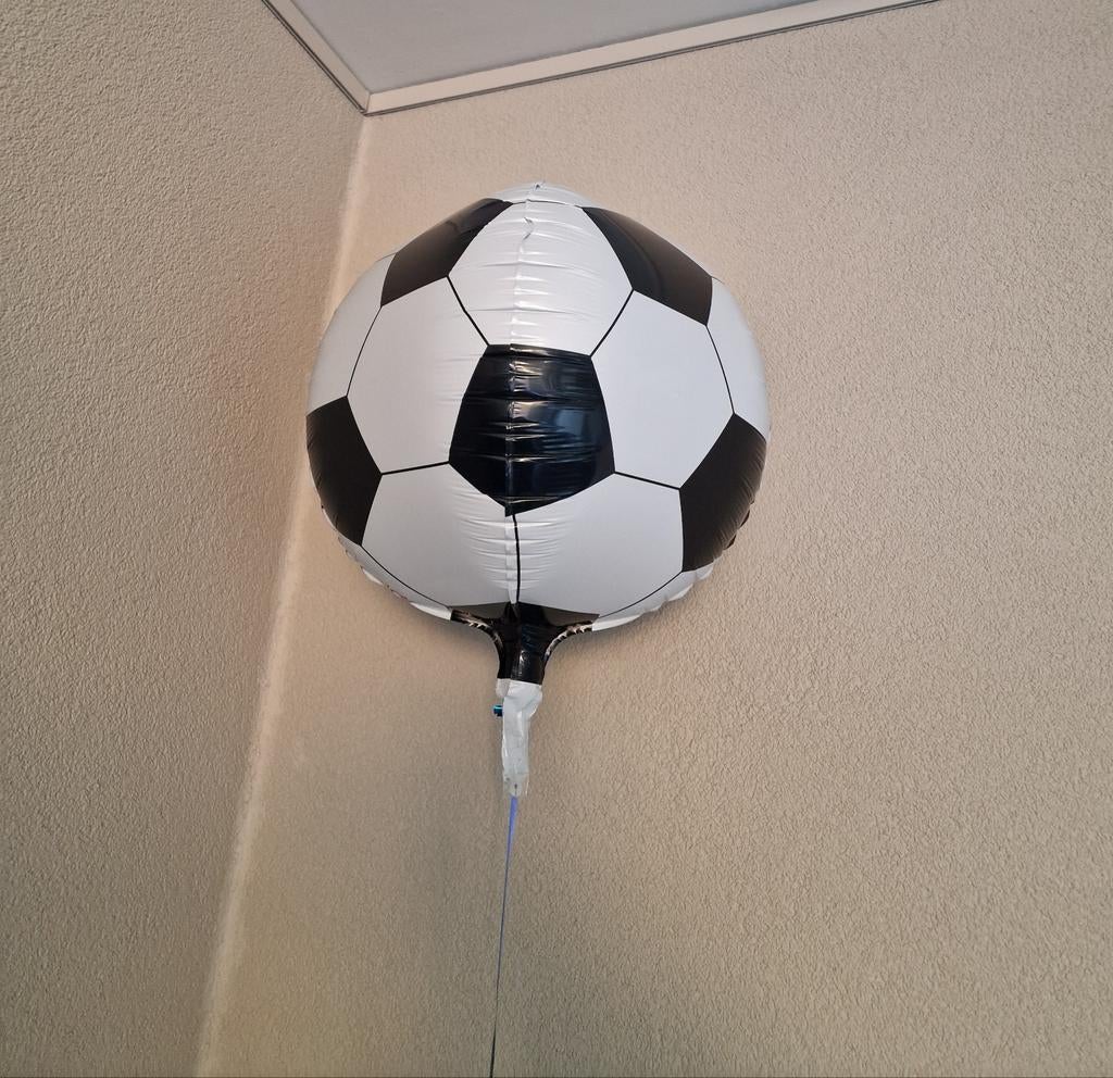 2x Voetbal Ballonnen - Helium Geschikt. LEUKE PRIJS., Ophalen of Verzenden, Nieuw, Versiering, Overige