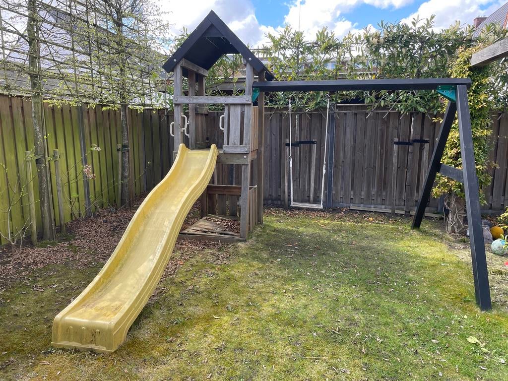 Speeltoestel: Schommel met huisje en glijbaan, Ophalen, Gebruikt, Glijbaan