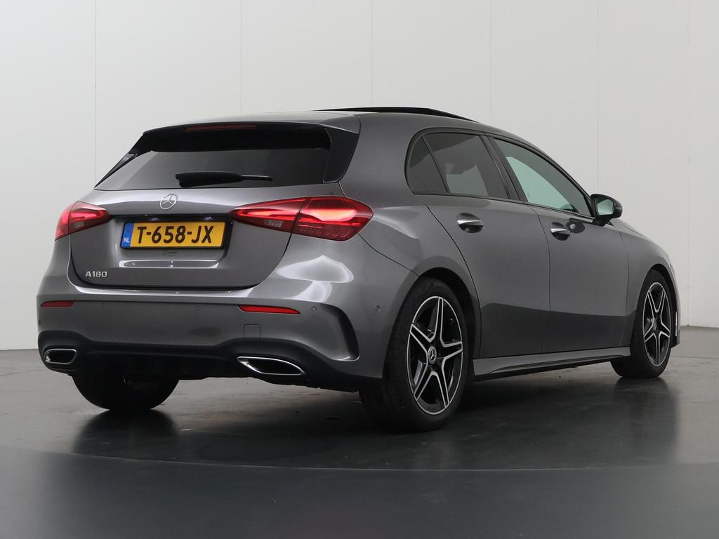 Mercedes-Benz A-klasse 180 AMG Line | Premium pack | Night p, Gebruikt, 4 cilinders, Bedrijf, Zilver of Grijs