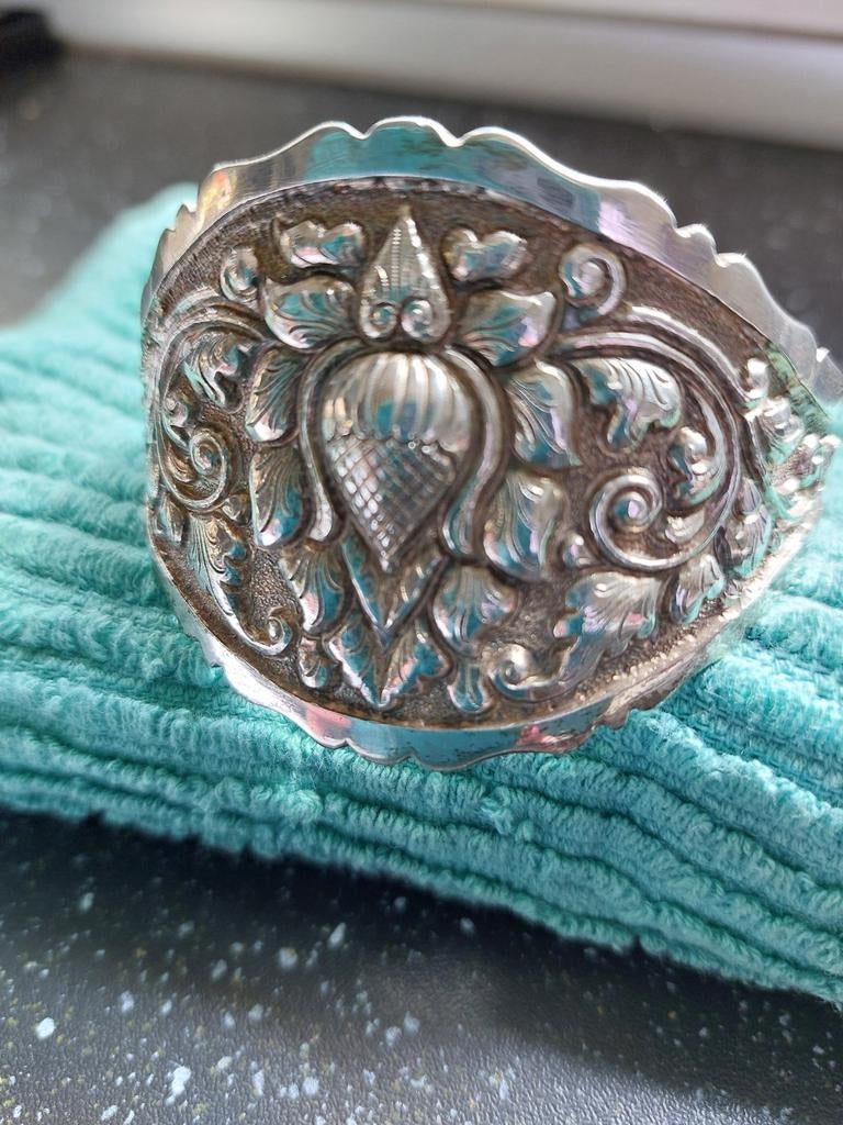 Zilveren armband met lotus motief.Djoka zilver (indonesie), Sieraden, Tassen en Uiterlijk, Piercings, Ophalen of Verzenden, Zo goed als nieuw