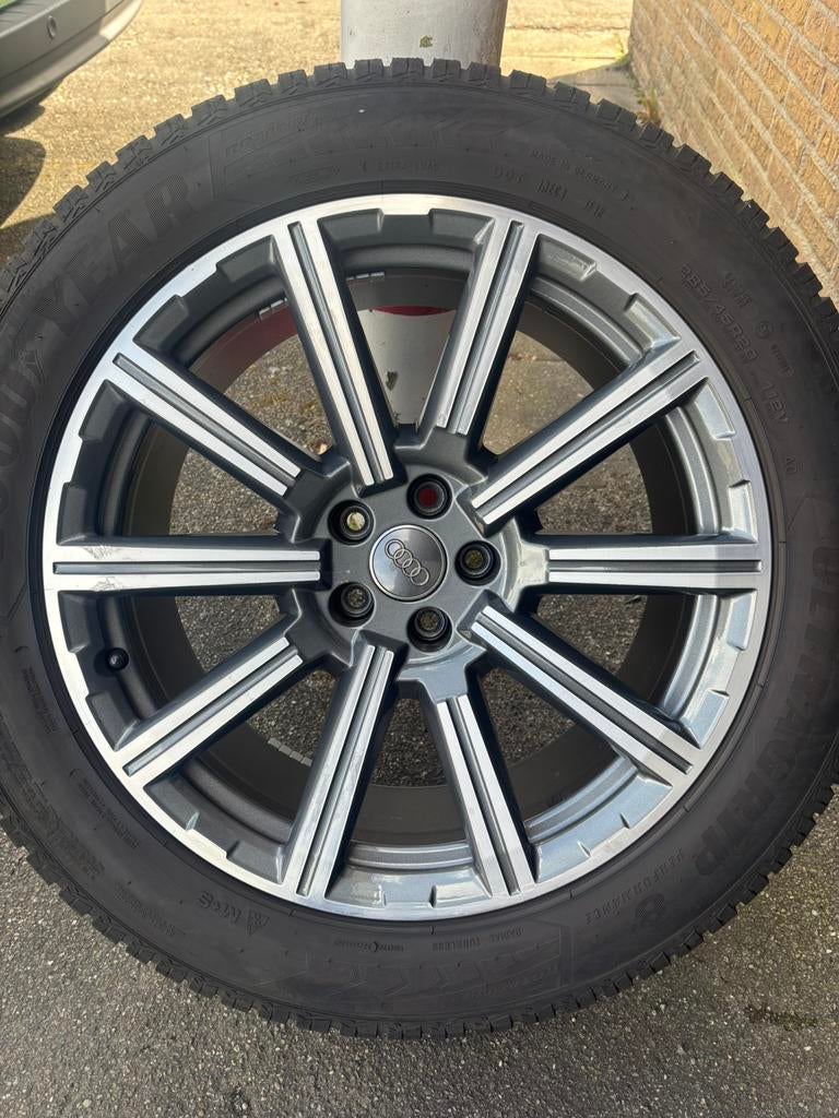 Winterbanden audi q7 2016 incl. sneeuwkettingen, Auto-onderdelen, Banden en Velgen, Ophalen, Gebruikt, 285 mm, Banden en Velgen