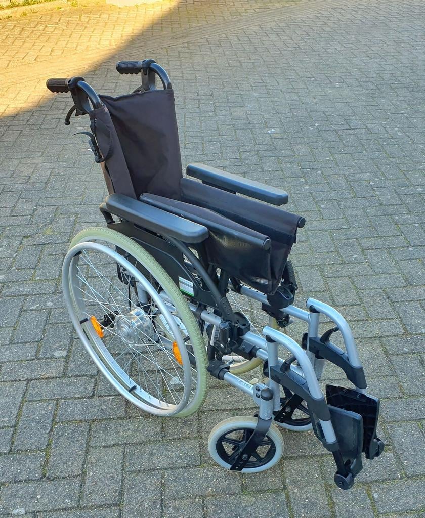 Compacte rolstoel inklapbaar met remmen voor de begeleider, Diversen, Breezy, Breezy, Zo goed als nieuw, Duwrolstoel