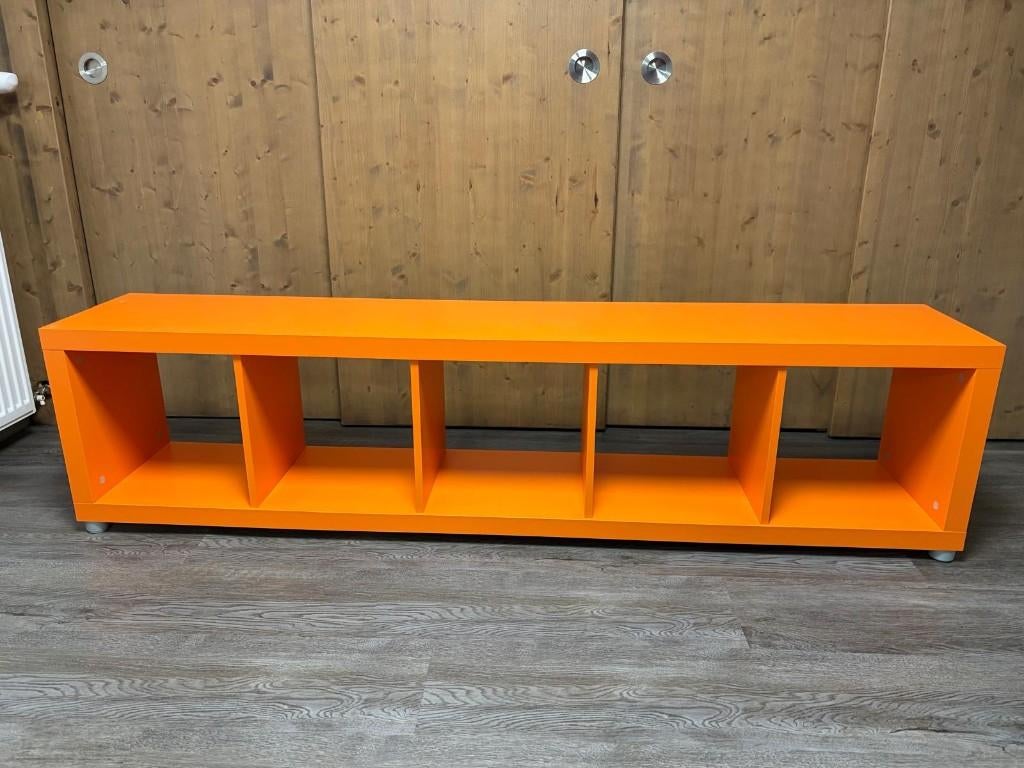 Oranje vakken kast (190 breed, 47 hoog en 35 diep), Huis en Inrichting, Kasten | Boekenkasten, Ophalen, Strak, Overige materialen