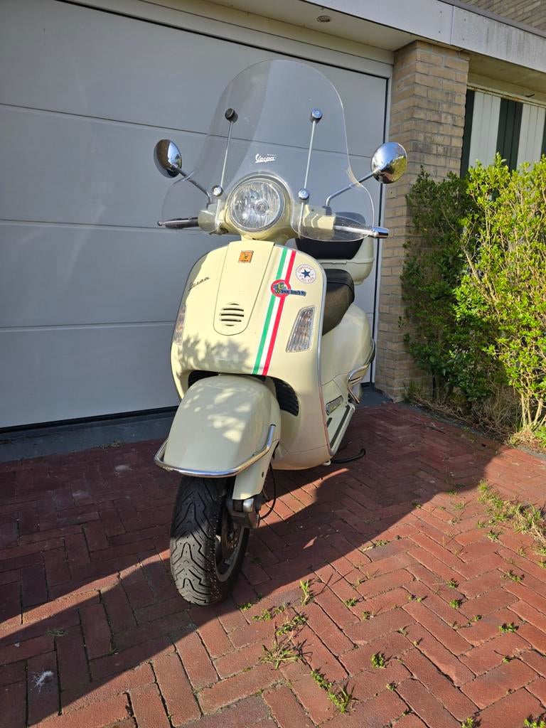 Vespa GT 200cc - Goed onderhouden scooter, Motoren, Motoren | Piaggio, Particulier, Scooter, 12 t/m 35 kW, 1 cilinder, Sportuitlaat