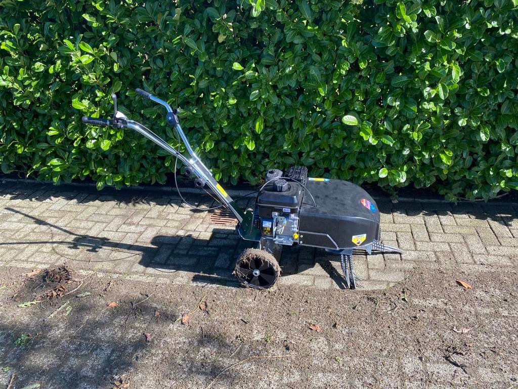Onkruidborstel te huur.., Tuin en Terras, Veegmachines, Ophalen, Zo goed als nieuw